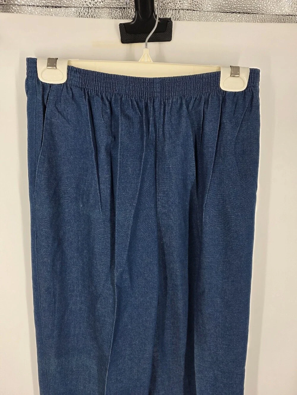 Alfred Dunner Womens Size 8 Blue Denim Stretch Pants Elastic Waist Pleated Taper